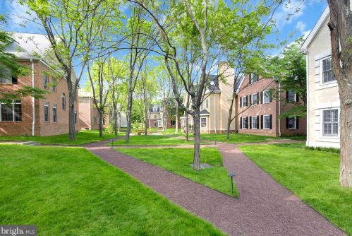 12 Governors Ln, Princeton NJ  08540-3667 exterior