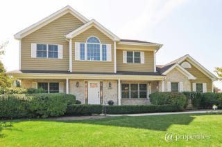 31126 Prairie Ridge Rd, Green Oaks, IL 60048-4898