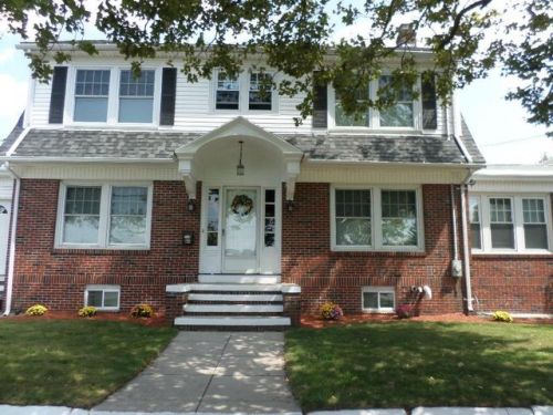 419 Mount Pleasant Ave, Providence, RI 02908-3325