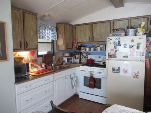 35 Sunny Acres, Wallingford CT  06492-2935 exterior