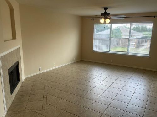 456 Camelia Pkwy, Uhland TX  78640-5939 exterior