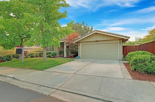 7642 Knollbrook Dr, Pleasanton, CA 94588-3623