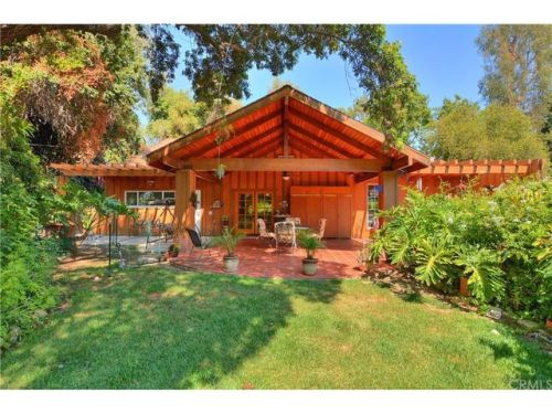 8225 Via Escondida Ave, Whittier, CA 90605-1242