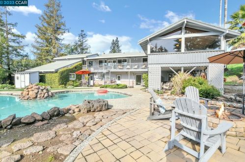 30 Kirkwood Ct, Concord CA  94521-1427 exterior