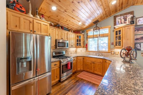 14175 Pathway Ave, Truckee CA  96161-6228 exterior