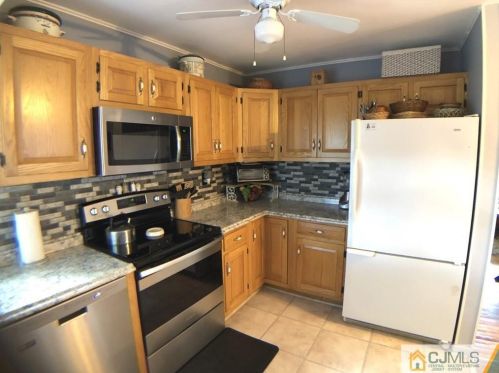 18 Universal Ave, Iselin, NJ 08830-2453