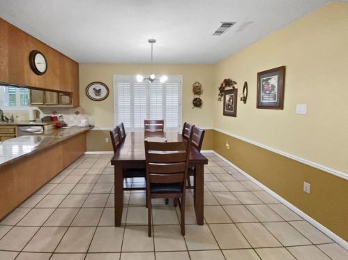 221 Pecan Est Rd, Angleton TX 77515-8463 exterior