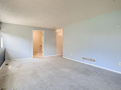 5224 Dearborn St, Denver CO 80011-6922 exterior