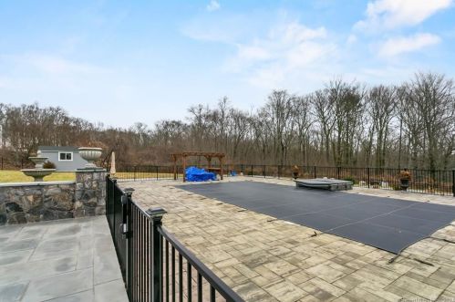 76 Mustang Dr, Upper Stepney CT  06468-1371 exterior