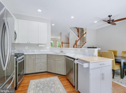 12001 Edgemere Cir, Herndon VA  20190-3256 exterior