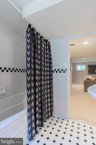 9301 Mintwood St, Silver Spring MD 20901-3523 exterior