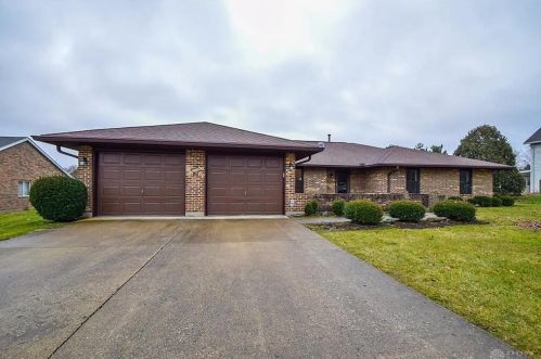 1130 Meadow Lark Dr, Enon, OH 45323-9734