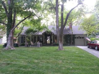 6218 Howe Dr, Shawnee Mission, KS 66205-3452