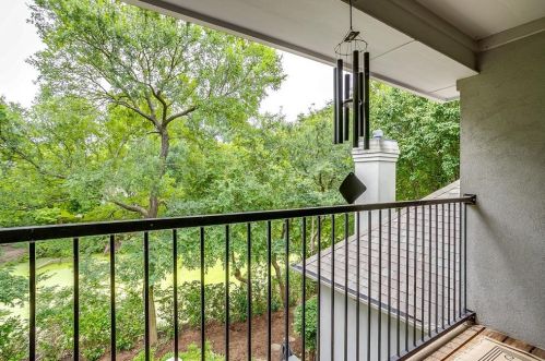 5968 Riverbend Pl, Fort Worth TX  76112-1064 exterior