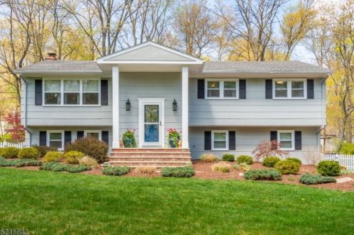 5 Alexander Dr, Dover, NJ 07869-4507