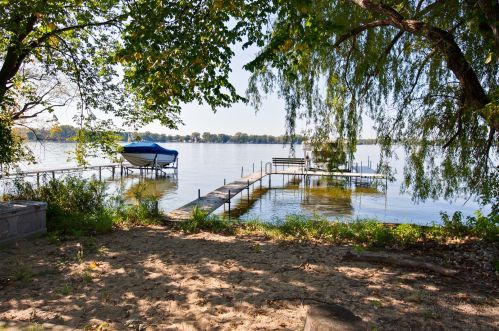 41150 Westlake Ave, Antioch, IL 60002-8616