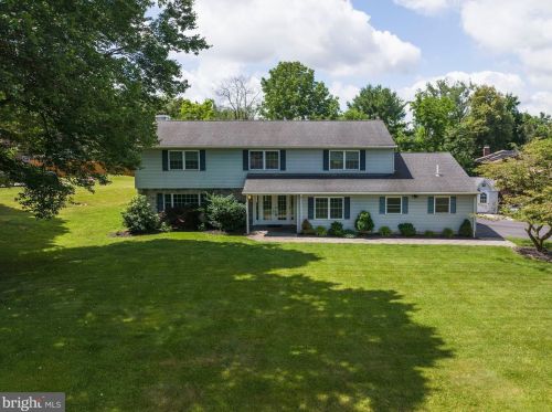3 Duffield Dr, Trenton, NJ 08628-2027