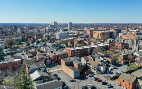 126 Walnut St, Lancaster PA  17602-5043 exterior