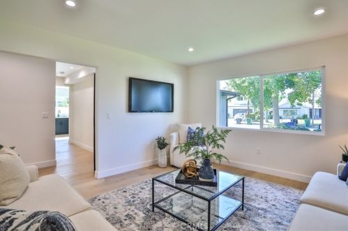 5810 Mammoth Ave, Van Nuys CA  91401-4419 exterior