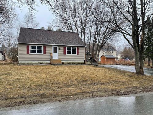 34 Summit St, Fairfield, ME 04937-1212