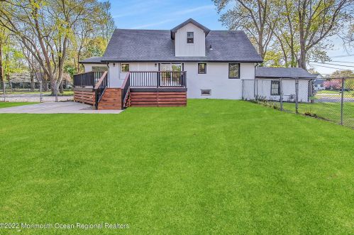 212 Cold Indian Spg Rd, Tinton Falls NJ 07712-3224 exterior