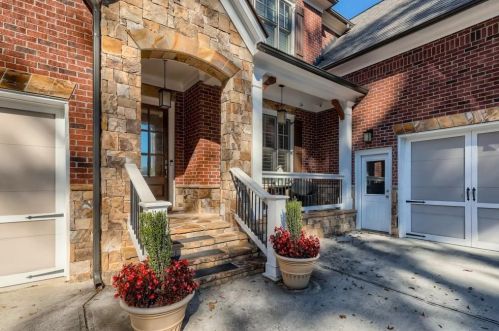 2810 Briarcliff Rd, Atlanta GA  30329-2504 exterior