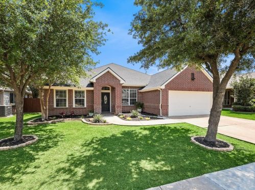 6552 Fairview Dr, Fort Worth, TX 76148-1103