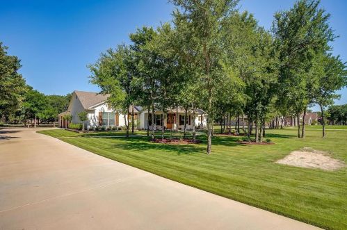 337 Sugartree Cir, Lipan, TX 76462-4323