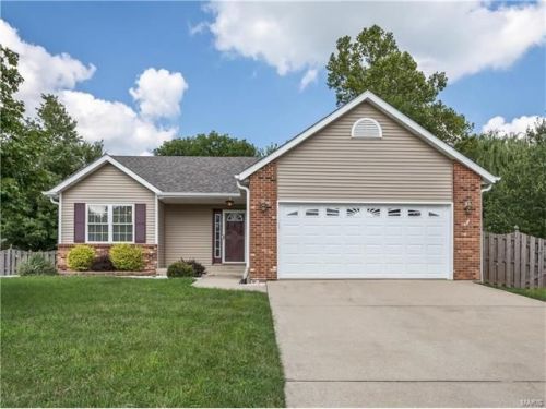 805 Woodland Dr, Maryville, IL 62062-5692