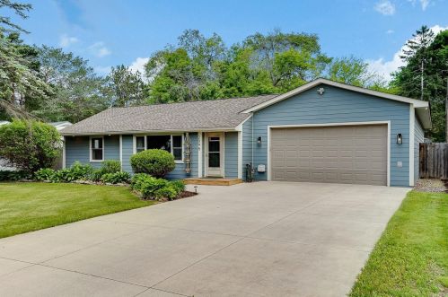 2095 Blomquist Ave, Saint Paul MN  55110-4701 exterior