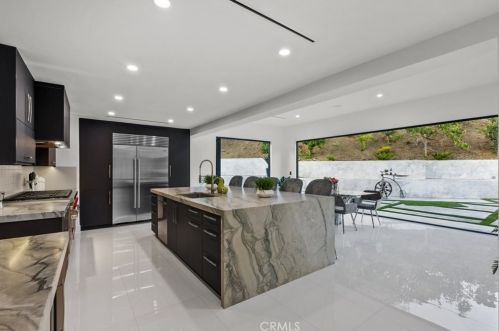 2434 Delisle Ct, Glendale CA  91208-2210 exterior