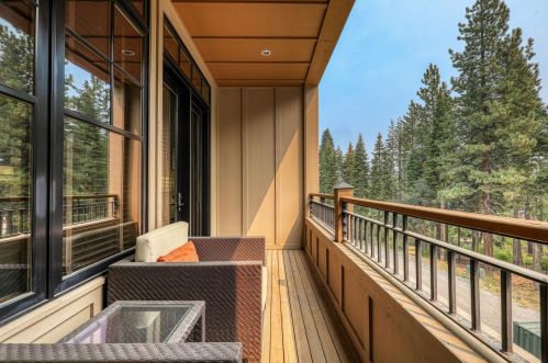 9001 Northstar Dr, Truckee CA  96161-4254 exterior