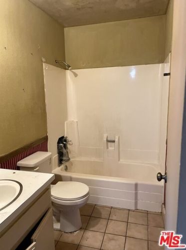5910 Murietta Ave, Van Nuys CA  91401-3739 exterior