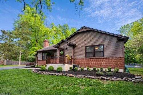 1 Acken Ln, Princeton, NJ 08540-8410