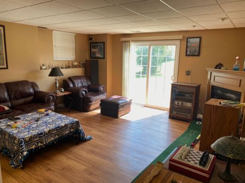 435 Deerpath Ct, Hobart IN 46342-5743 exterior