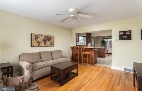 29 Wolf Dr, Trenton NJ 08610-1122 exterior