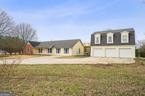 3801 Kingfisher Ct, Loganville, GA 30052-3906