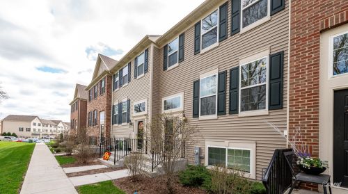 1522 Deer Pointe Dr, South Elgin, IL 60177-1325