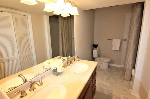 71 Montre Sq, Atlanta GA  30327-4044 exterior