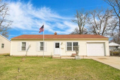 12 Pine St, Streamwood, IL 60107-1420