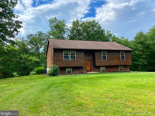 382 Vixen Ln, Gerrardstown, WV 25420-4361