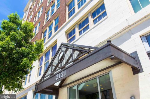 2121 Market St, Philadelphia PA  19103-1313 exterior