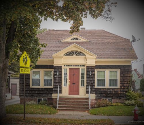 37 Central Ave, Lewiston, ME 04240-6337
