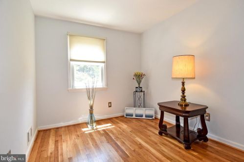4209 Sleepy Hollow Rd, Annandale, VA 22003-2047