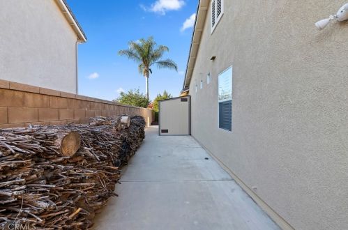 17617 Cedarwood Dr, Riverside CA  92503-7038 exterior