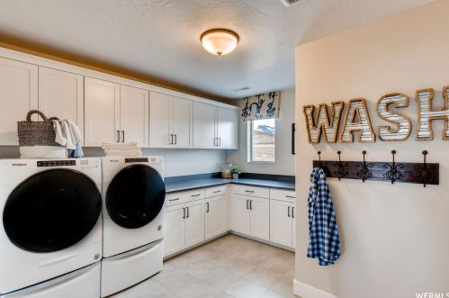 6106 Oquirrh Ridge Rd, Taylorsville UT  84081-8157 exterior