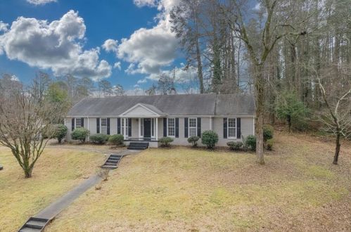 44 Seminole Dr, Toccoa, GA 30577-6326