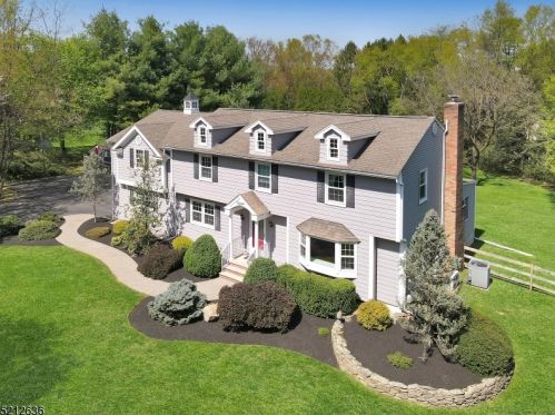 15 Gleneagles Dr, Lebanon, NJ 08833-4332