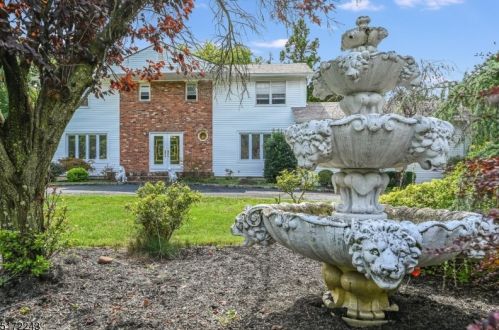 5 Unami Ln, Scotch Plains, NJ 07076-2933