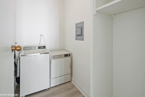 360 Randolph St, Chicago IL  60601-5069 exterior